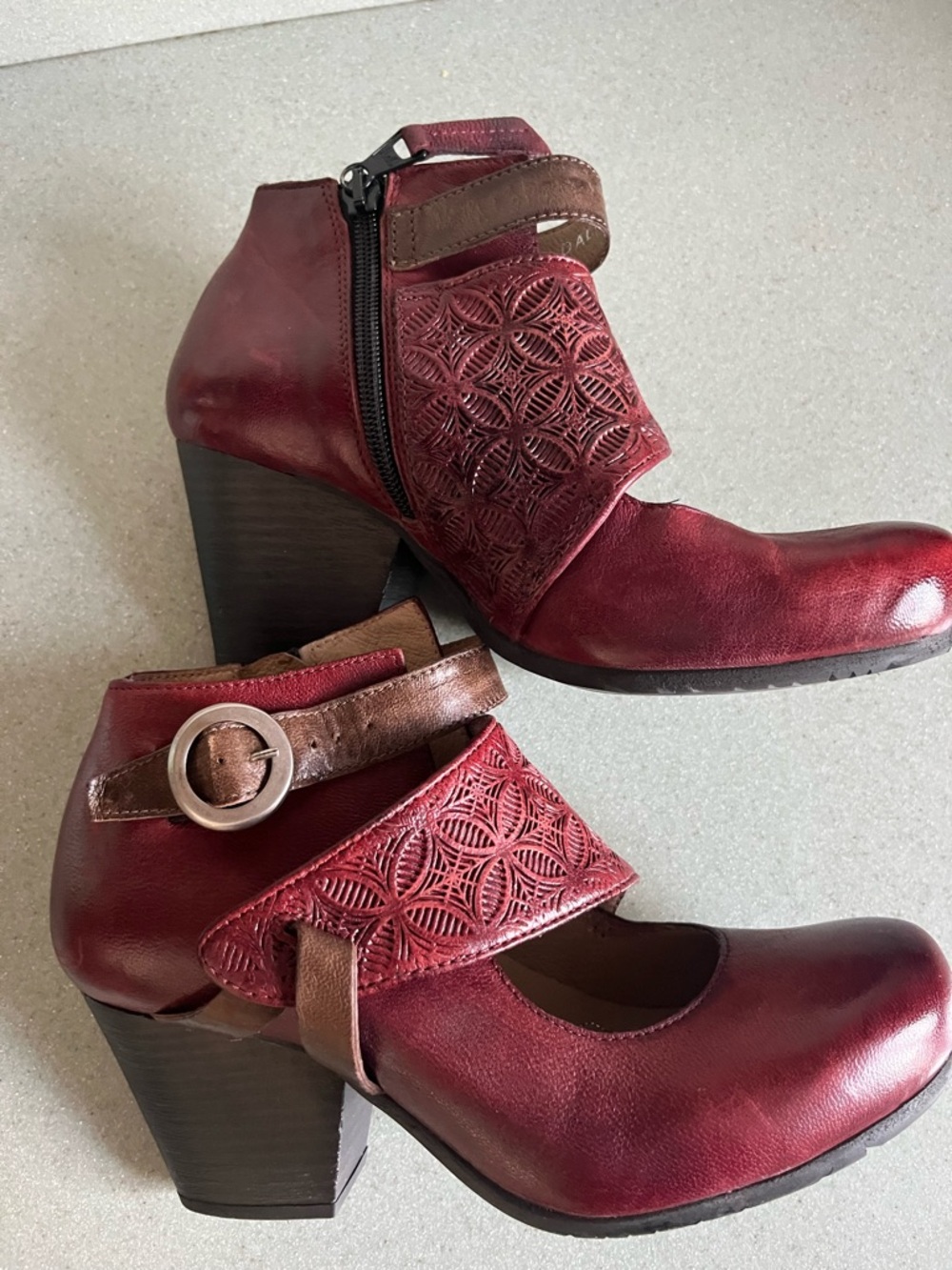 Miz Mooz Red Leather Buckle Cutout Ankle Booties Sz 6 NWOB - Picture 5 of 9
